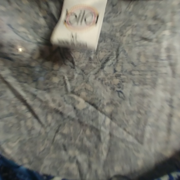 Top - Picture 2 of 2